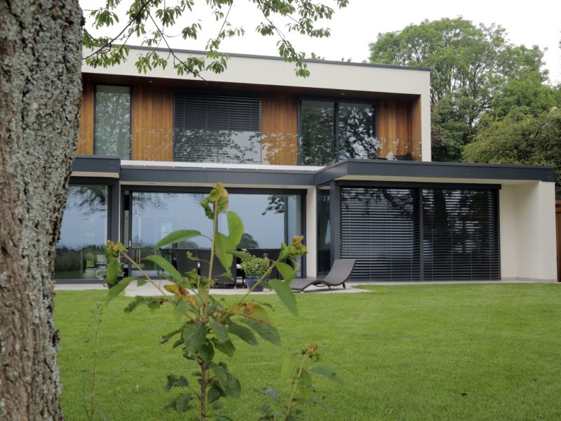 KS 430 Lift & Slide Doors, KF 410 Windows (all in uPVC-Aluminium), Raffstore External Shading