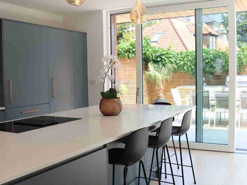 HS 330 Timber-Aluminium Lift & Slide Door with glass-to-glass corner