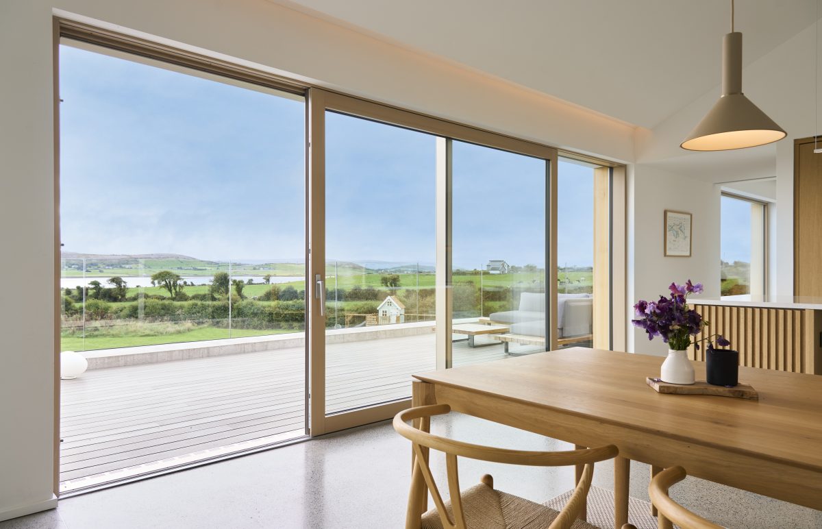 HS 330 Timber-Aluminium Lift & Slide Door in Spruce