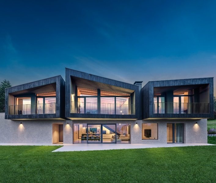 HF 520 Windows, HS 330 Lift & Slide Doors, HX 300 Panorama Fixed Glazing, all in Timber-Aluminium