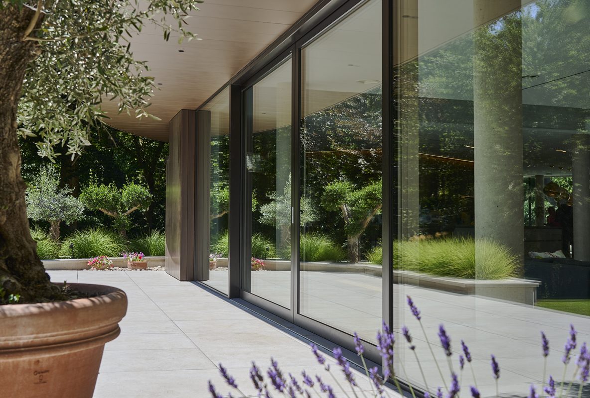 Large Lift & Slide door for maximum light and seemless indoor/outdoor living.