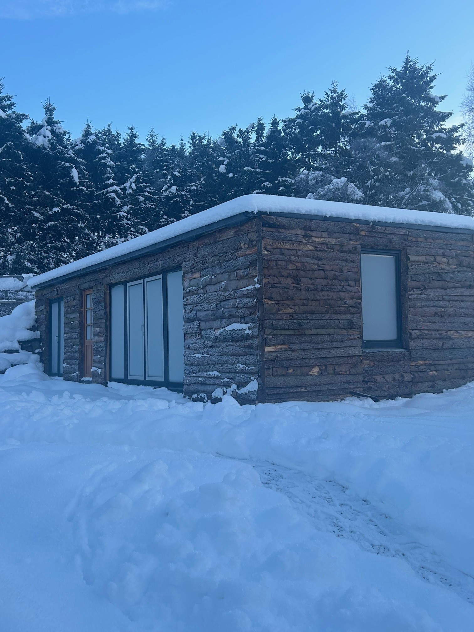 Why Frost Forms on the Outside of Triple-Glazed Windows – And Why It’s a Sign of Excellent Performance